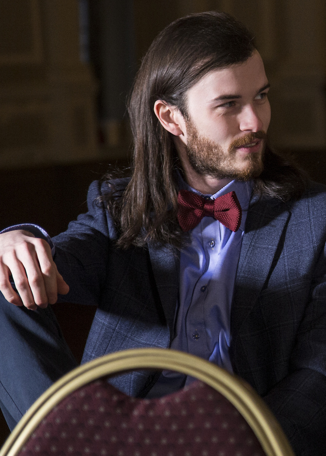 اختيار الألوان المناسبة للبدلة