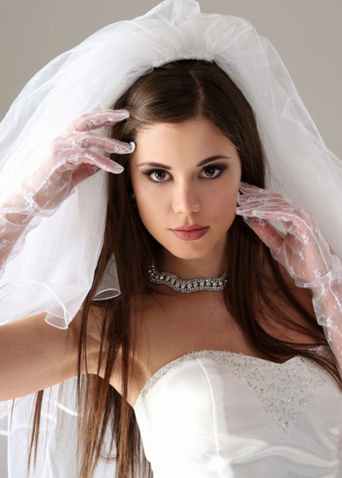 اذا كنت عروسا جميلة فانك ستحظين في البداية على اعجاب عريسك