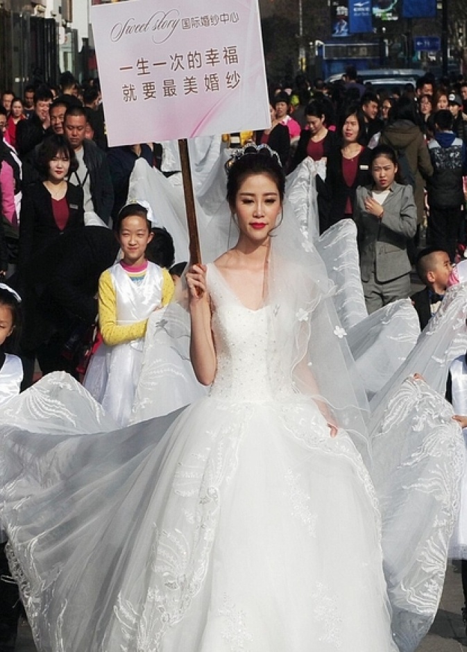 ذيل فستان العروس