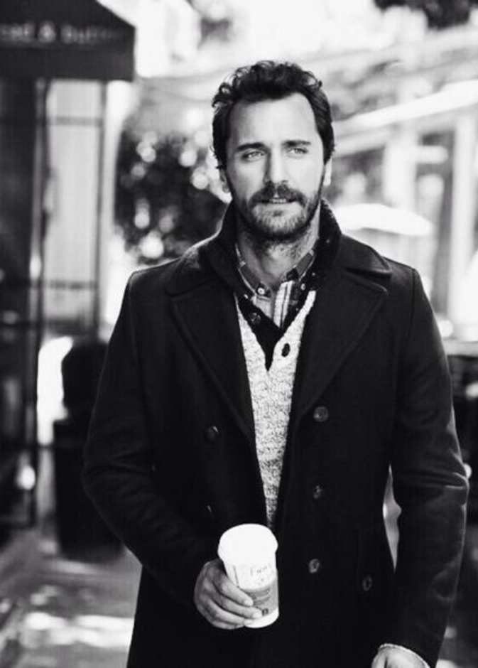 استوح من أسلوب فرات طرق تنسيق المعاطف الشتوية بأسلوب شبابي وعصري