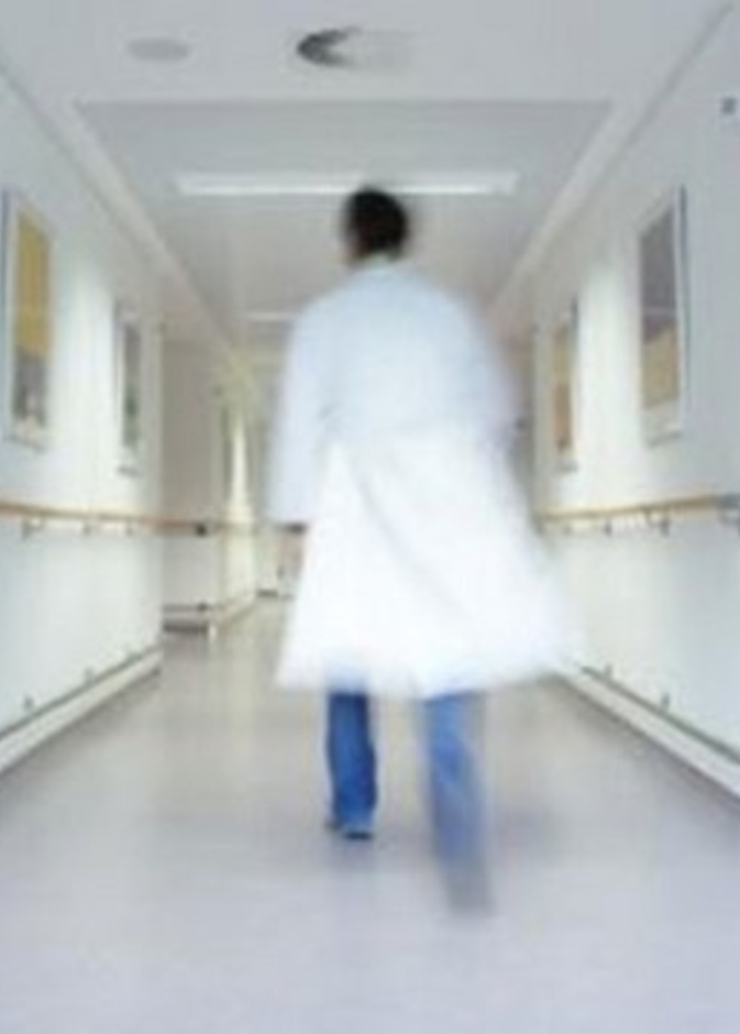 زوج سعودي يولد زوجته بنفسه