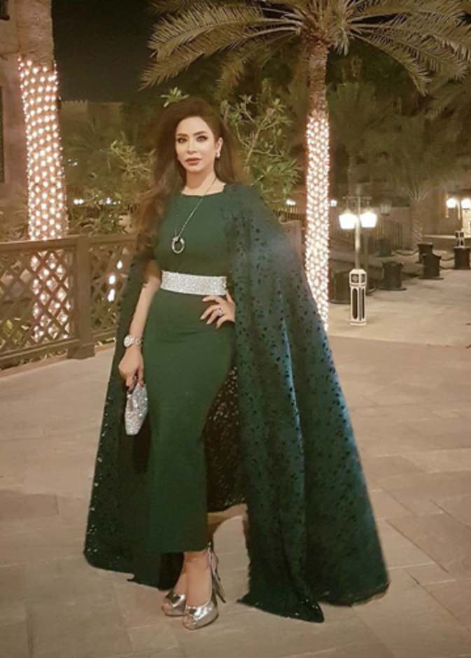 اطلالة فاخرة باللون الزيتي شاهدنا بها لجين عمران