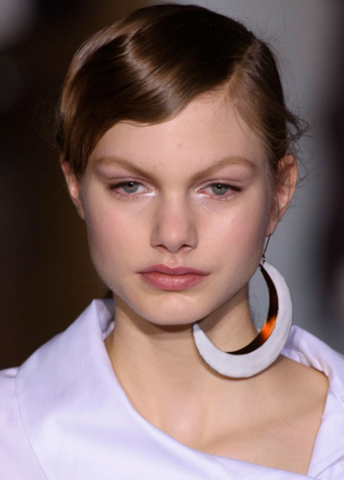 اقراص عصرية على شكل قمر من ستيلا ماكارتني Stella McCartney
