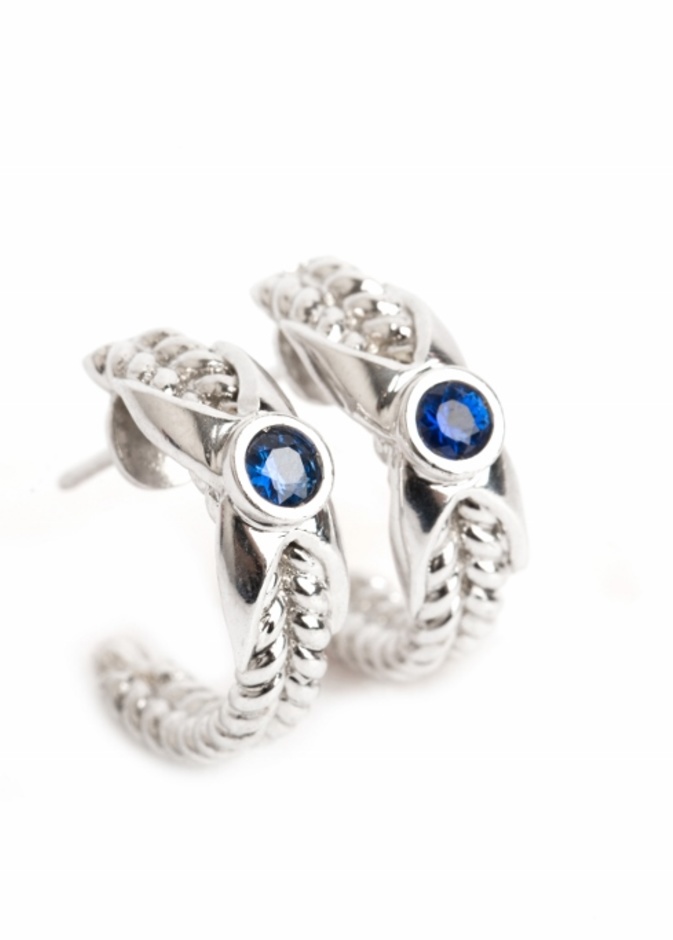 اقراط مميزة بالأحجار الكريمة من مجموعة جديلة للمصممة ليليان اسماعيل 