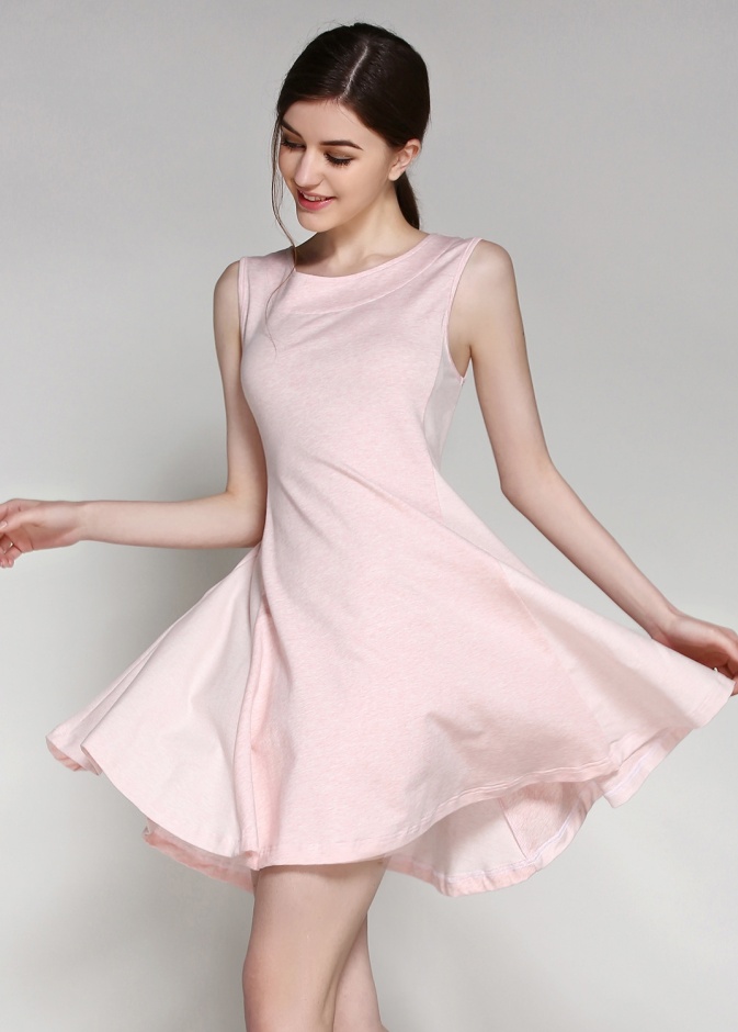 اكثري من شراء قمصان النوم والاطقمة الداخلية