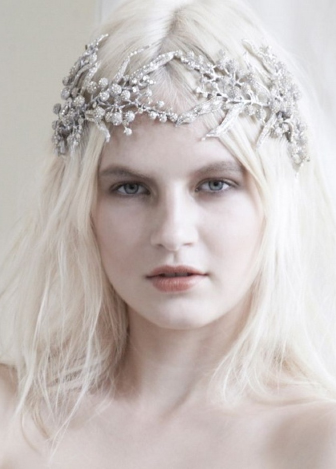 اكسسورات شعر تكلل عروس الشتاء