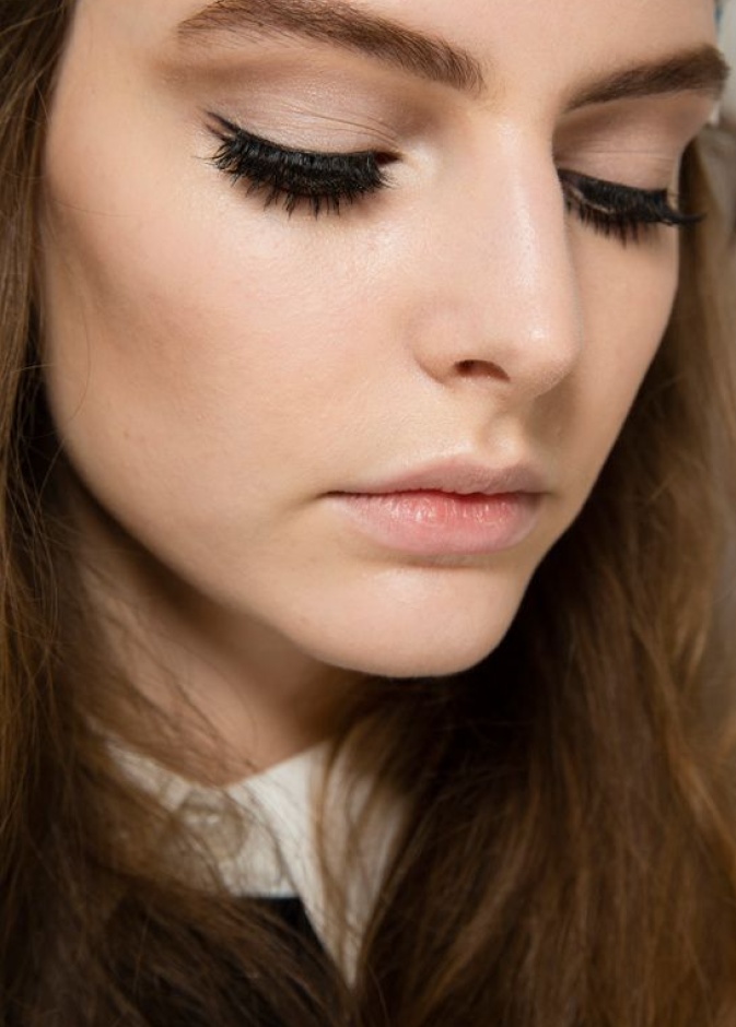 الآي لاينر يساعد على إخفاء الشعر الزائد