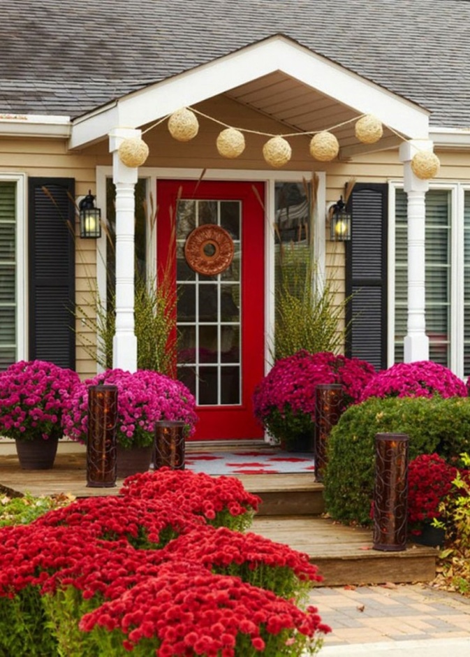  الأبواب محاطة بالزهور