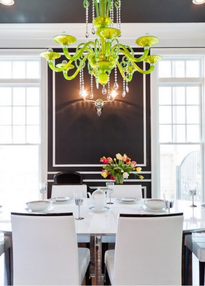 الأبيض والأسود مزيج رائع في غرفة الطعام