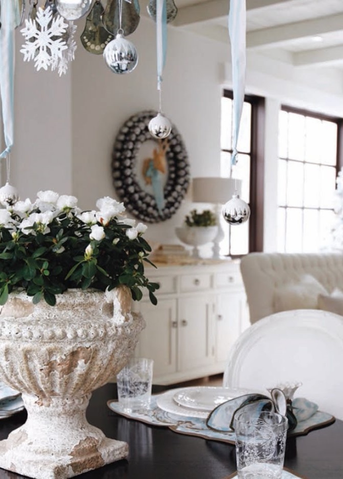 الأبيض يشعّ جمالاً