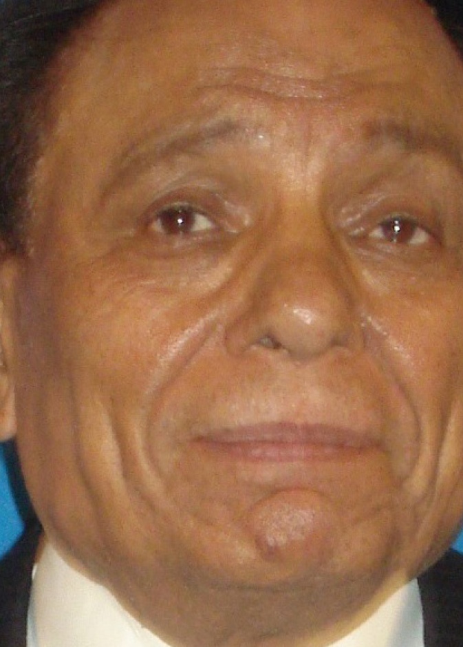 عادل أمام يقبل راس الأستاذ فؤاد المهندس