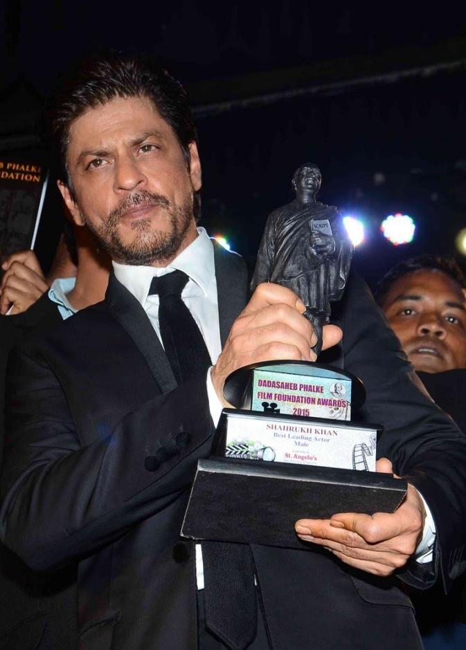 شاروخان أدواري لم ترتقي لنيل الجائزة الوطنية