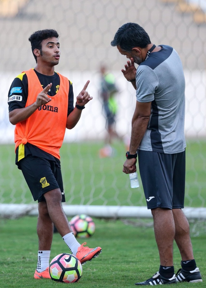 الاتحاد يحفز لاعبيه للفوز بالكلاسيكو السعودي