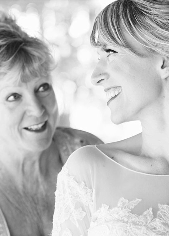 لحظة للأم وابنتها