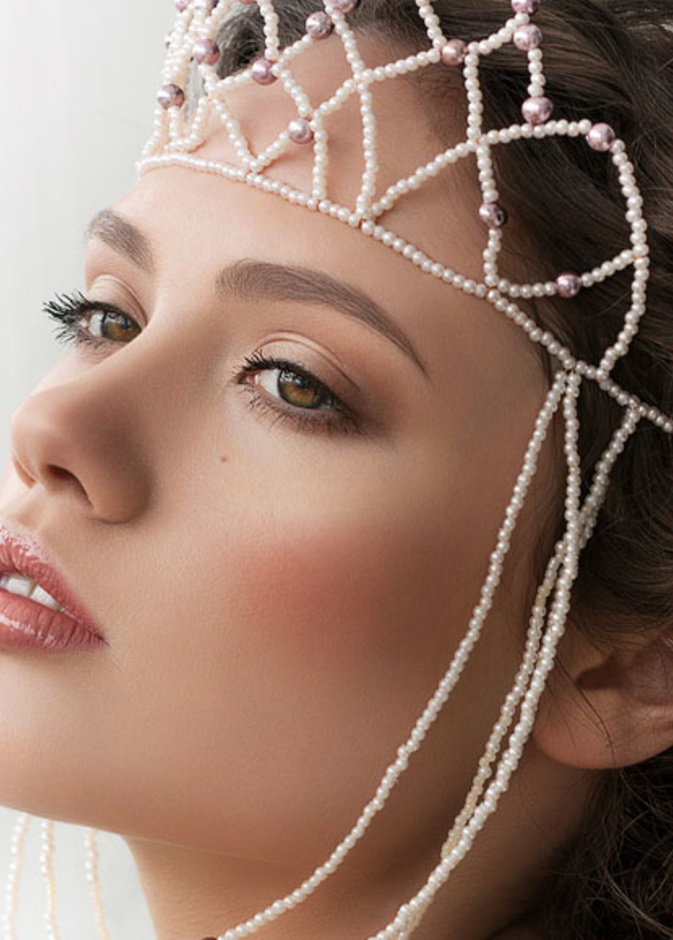 البلاش الخاص بالعروس.. مشرق ووردي