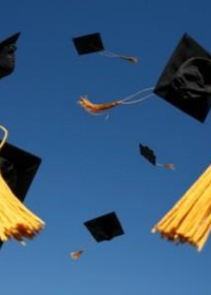 سعودية وإبنها يتخرجان في نفس اليوم من جامعة بلندن