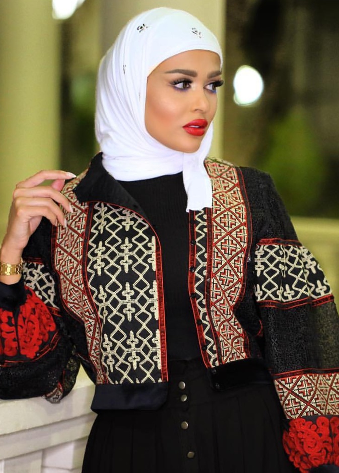 الجميلة مرمر تعشق اناقة الحجاب الابيض