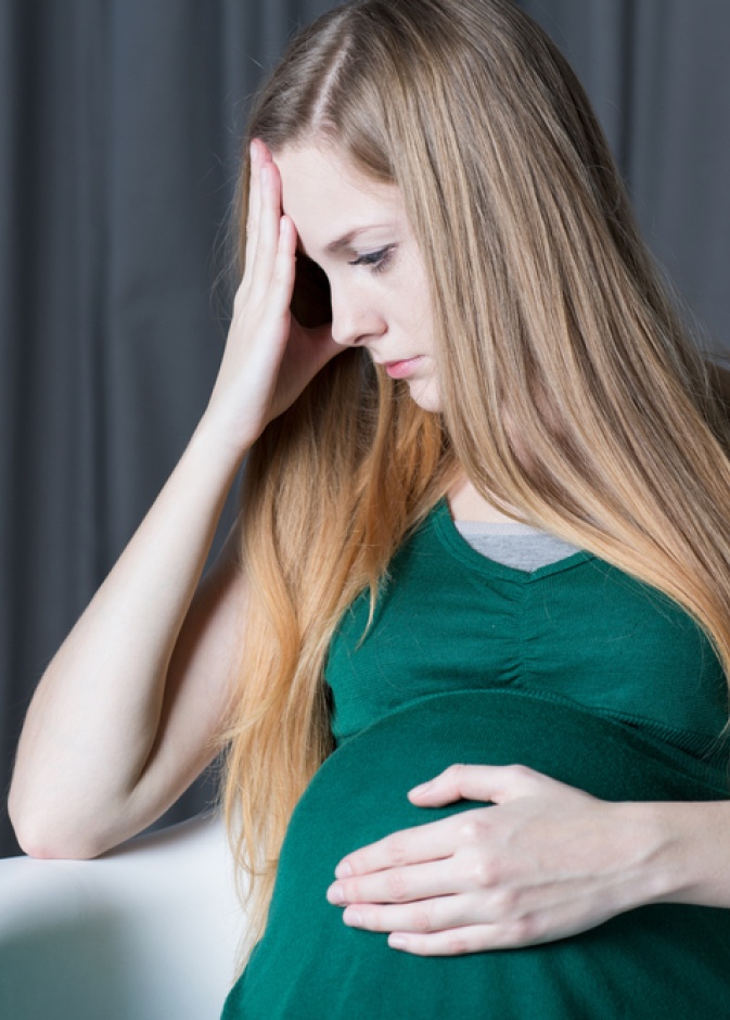 الجنين يشعر بحزن امه داخل الرحم 