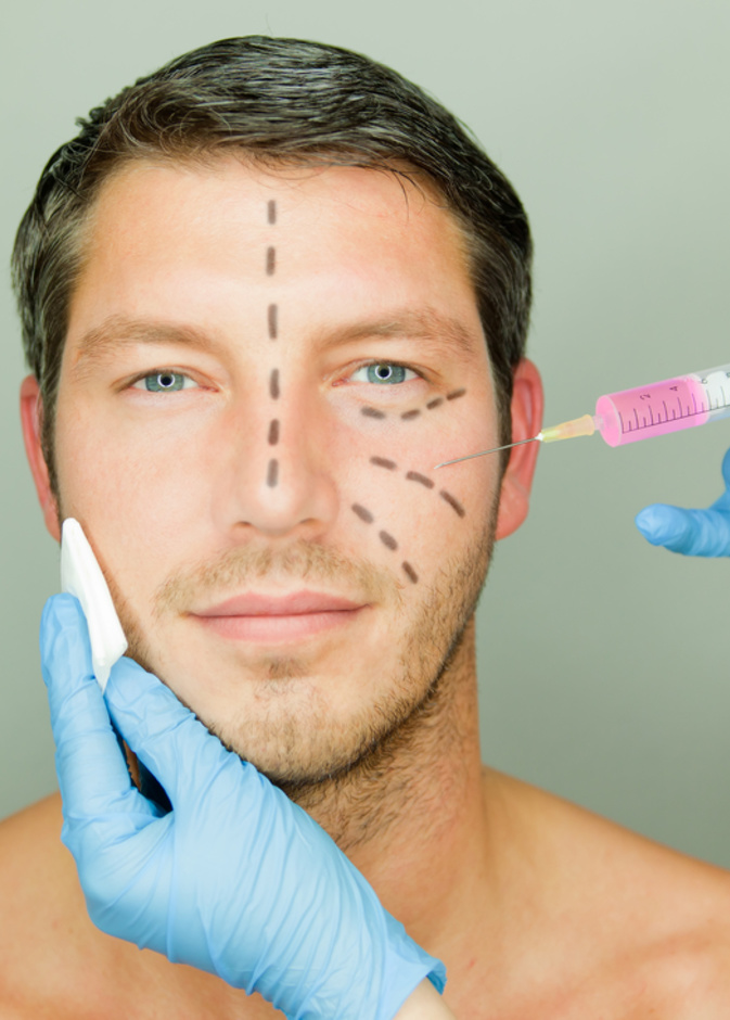 سعوديون يزاحمون النساء على عيادات التجميل