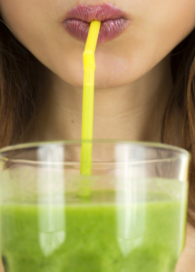 السموثي الأخضر الذي يحتوي على السبانخ ، الفطور الأفضل لصحتك