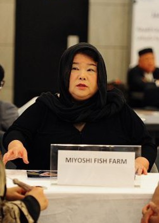 في السعودية: سيدة أعمال يابانية تعرض أسماكاً للبيع بمليون ريال! 