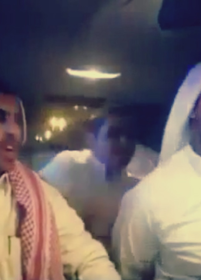 بالفيديو: "المزاح" يقود 3 شباب سعوديين لحادث سير مروّع 