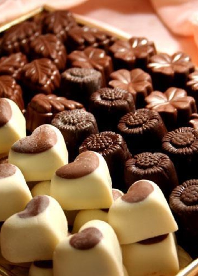 الشوكولاتة بالمكسرات افضل من الشوكولاتة السادة