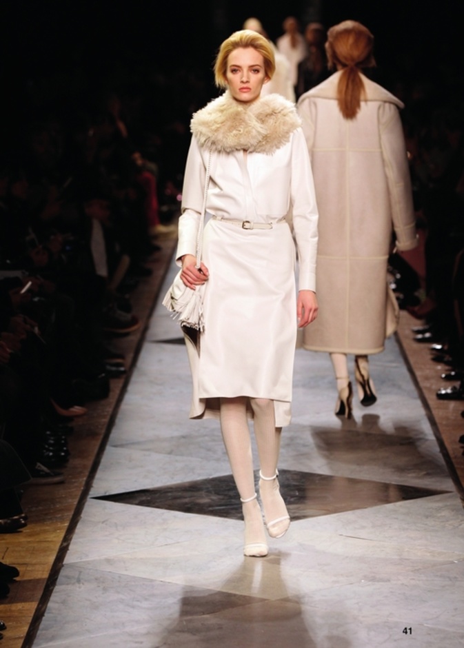 سحر إسبانيا في تصاميم Loewe