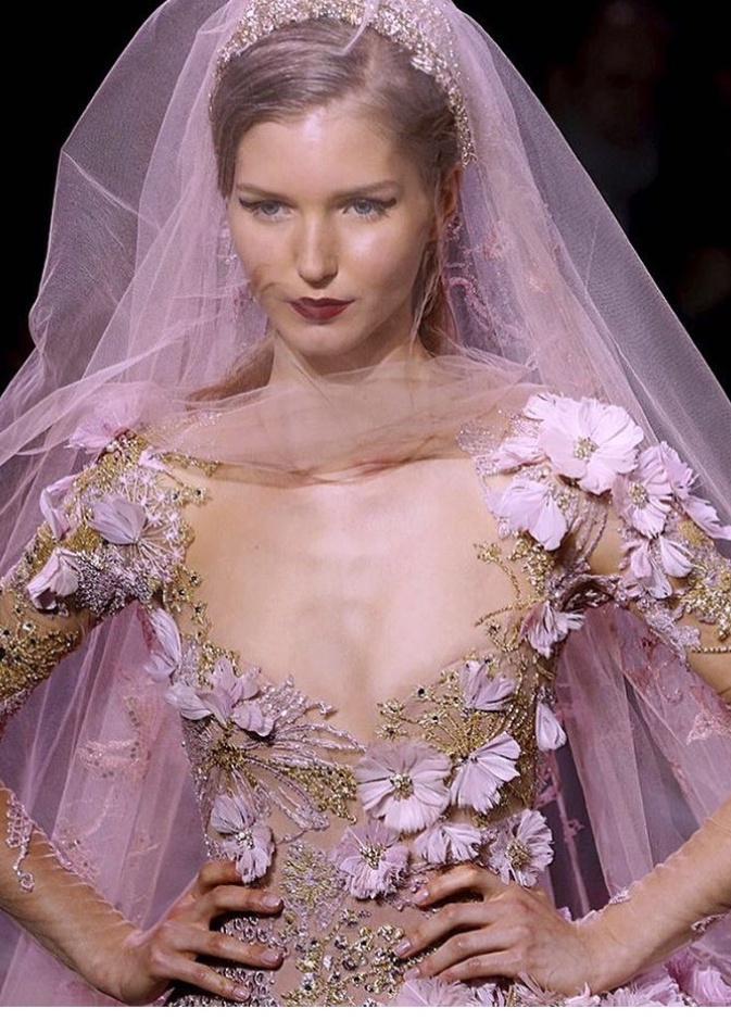 اكسسوار الرأس من التول واللؤلؤ 