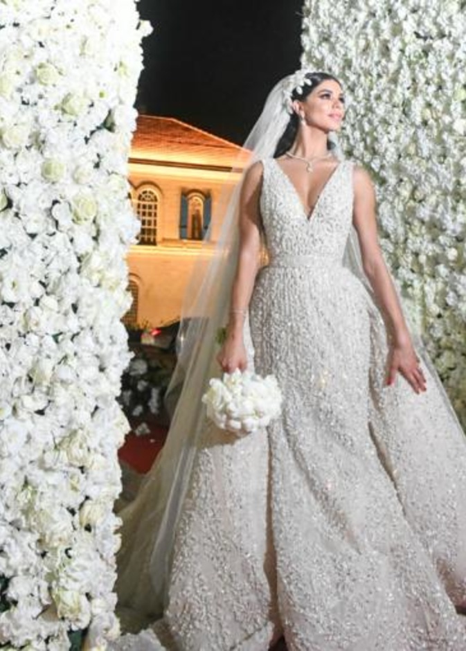 ريما فقيه ضيفة برنامج هيدا حكي مع عادل كرم في فستان اخضر متوهج