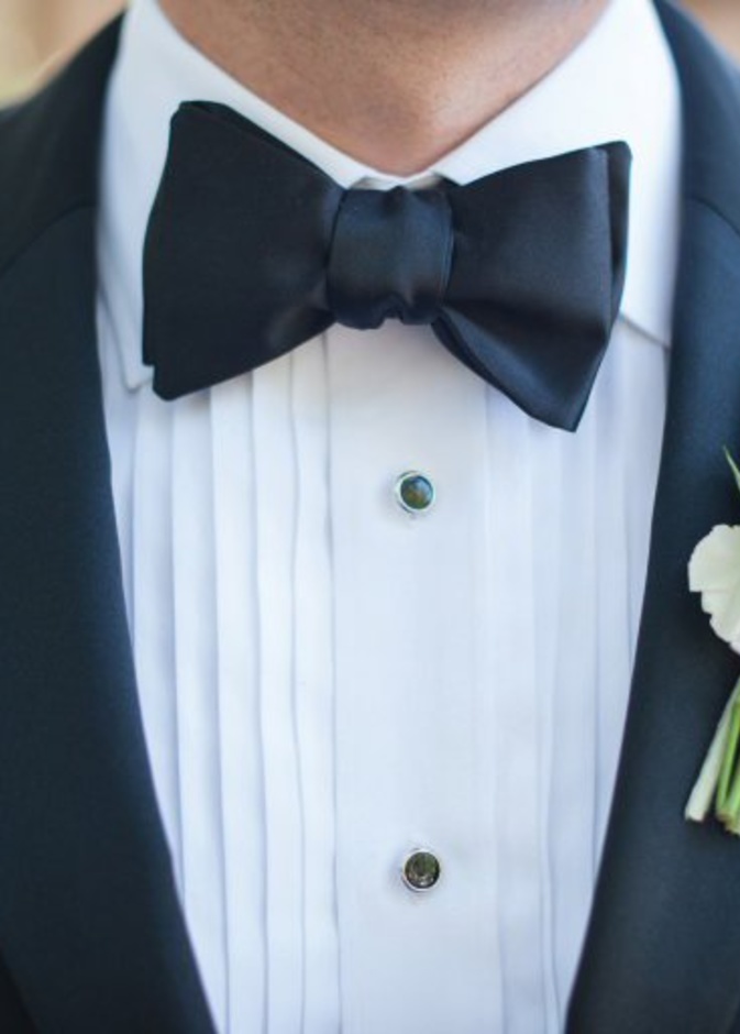 يجب ان تتلاءم بدلة العريس مع فستان العروس 