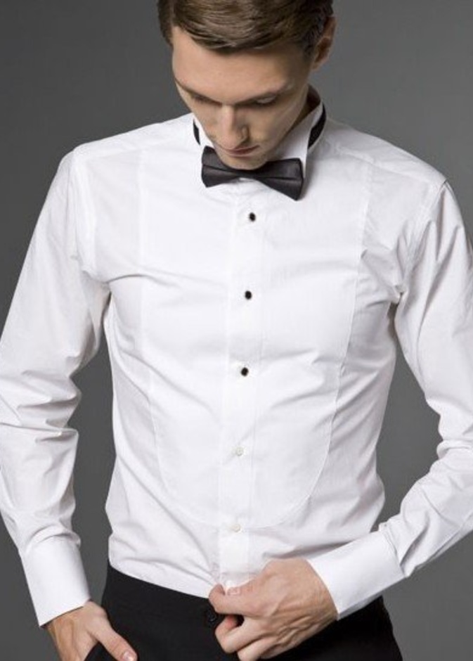 اختر الوان ازرار القميص بحيث تتناسب مع لون بدلة العريس