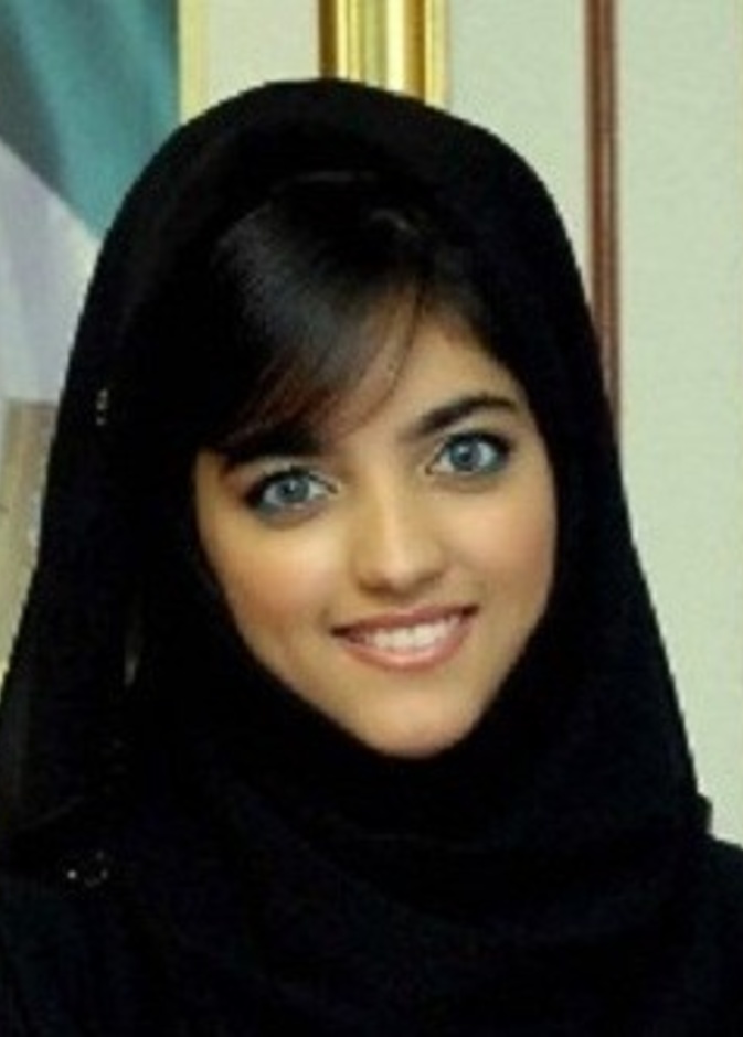  الطالبة آيات