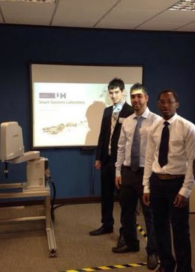 طابان سعوديان يمثلان جامعة بريطانية بعد تفوق مشروع تخرجهما 