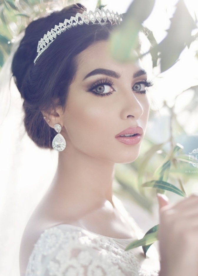 العروس تهتم بتخليد ذكريات زفافها 