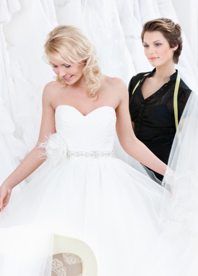 عروس ومساعدتها