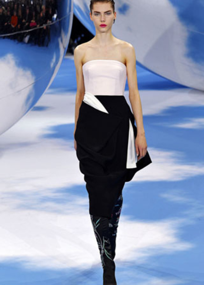 من الأجمل بفستان ديور Dior؟