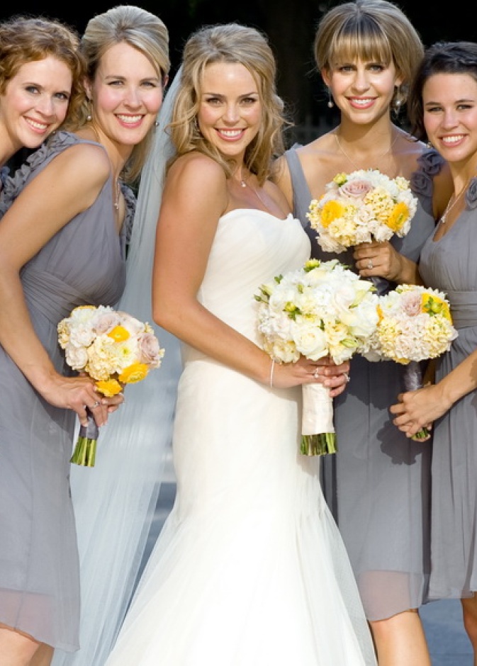 دعي الأصفر يدلل اللون الفضي في زفافك