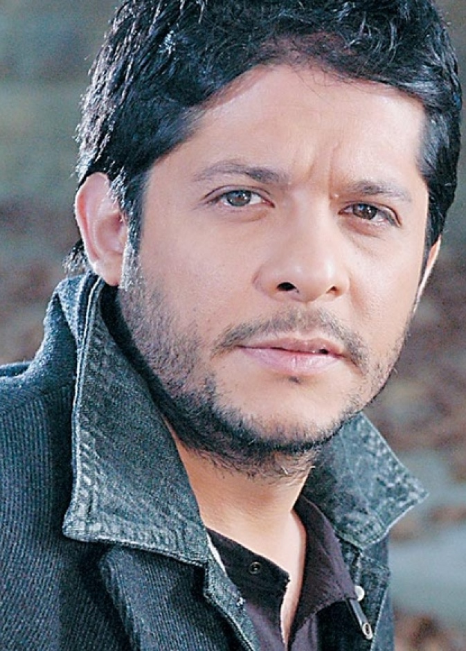 معين شريف خلال احدى حفلاته الغنائية