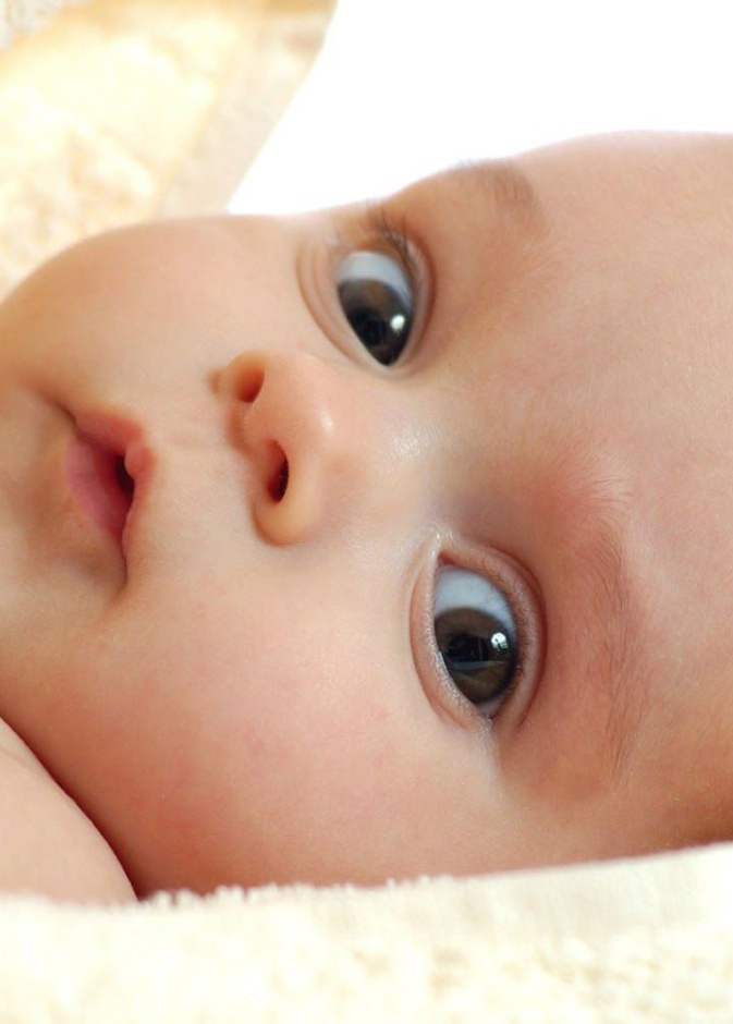 الكحل قد يصيب المولود بالعمى .. فاحذروه