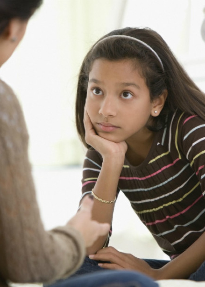 الكلام و التفاهم له تاثير التنويم المغناطيسي لاطفالك المتذمرين