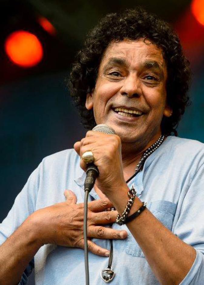  صورة نادرة لعمرو دياب وهو صغير يحتفل بعيد ميلاده