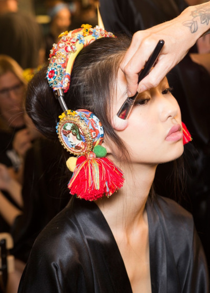 اللمسات الأخيرة قبل العرض