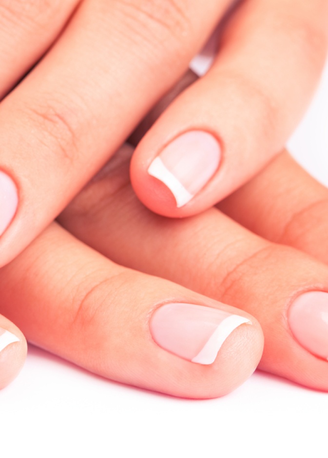 اللمعية أساس جمال أظافرك