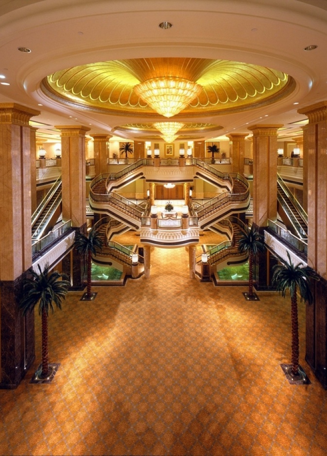 المدخل الملوكي في قصر الامارات