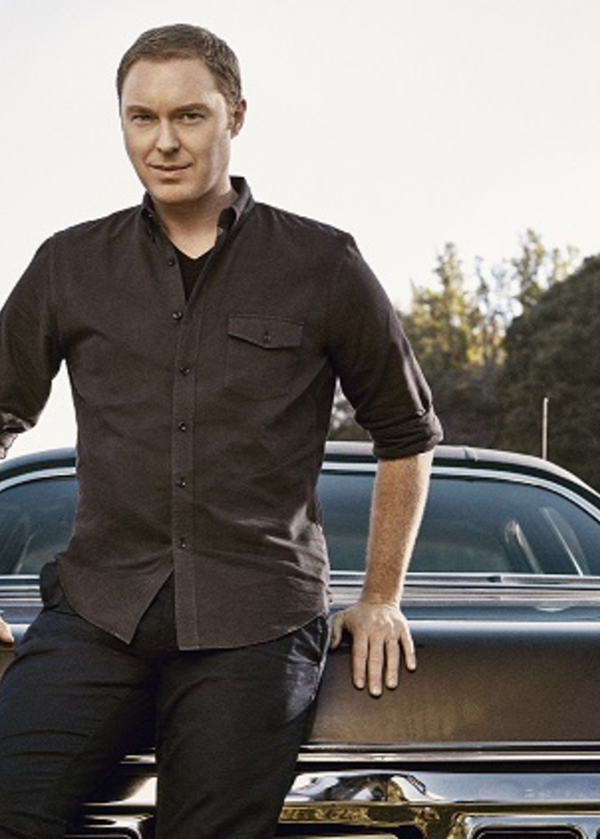 المدير الابداعي لدار كوتش ستيوارت فيفرس