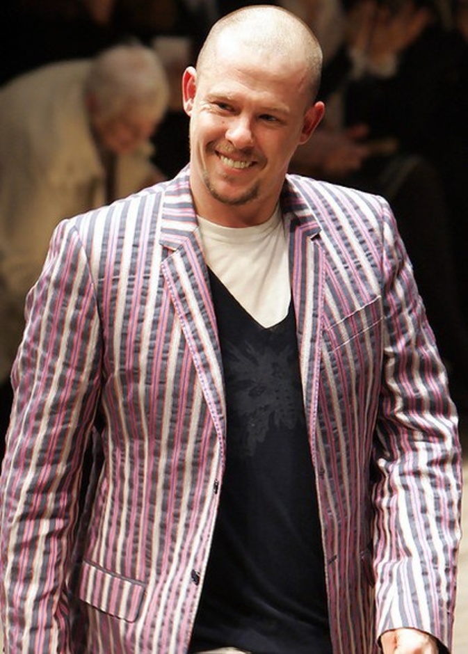  المصمم البريطاني الراحل ألكسندر مكوين.