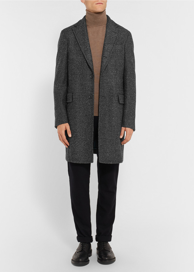 المعطف الرمادي يليق بكافة الالوان