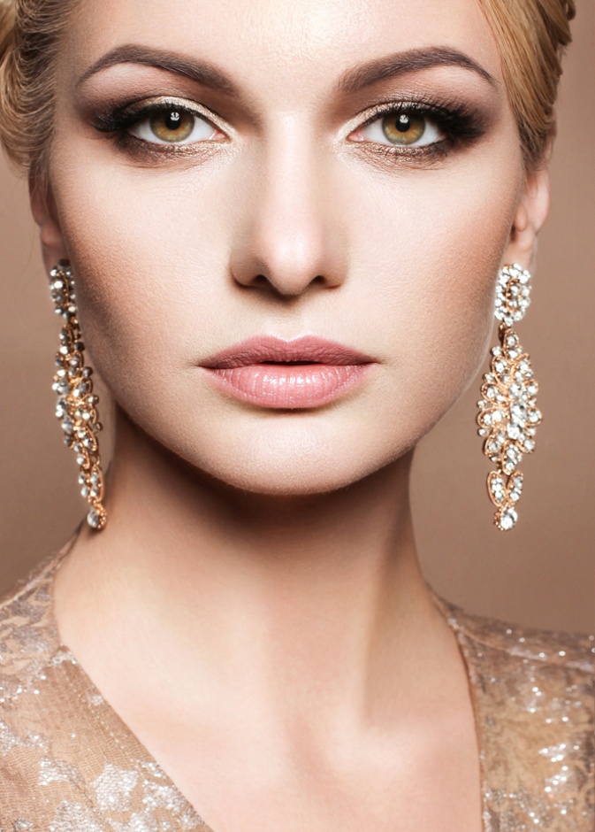 المكياج الذهبي يتخطّى حدود الجاذبية