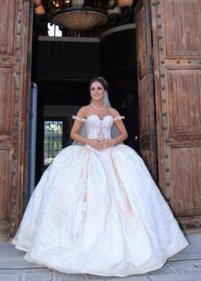 الممثلة السورية ديمة قندلفت